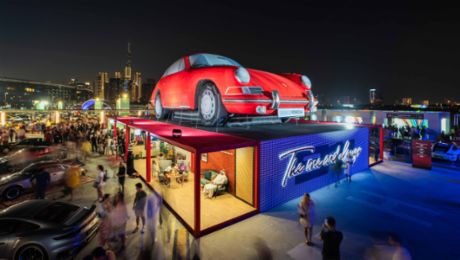 超过 2.7 万名车迷在迪拜参加了 Icons of Porsche 活动