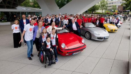 Kinderhospizarbeit stärken: Kinder-Lebens-Lauf macht Station bei Porsche