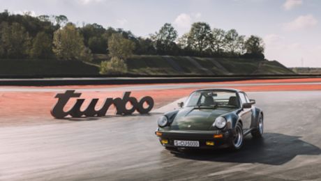 Wiedersehen mit Ikonen: Porsche Heritage und Museum beim „Solitude Revival“ in Stuttgart