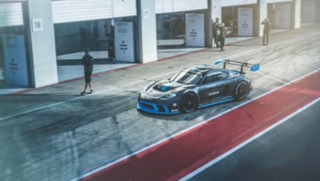 Klaus Bachler prueba el GT4 e-Performance