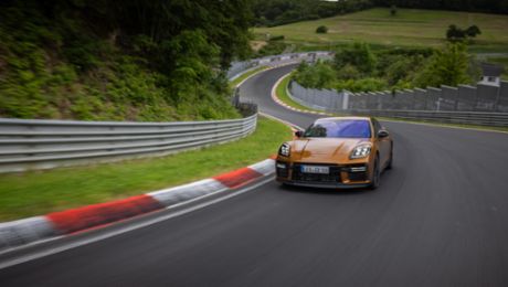 New Panamera sets a record time on the Nürburgring Nordschleife