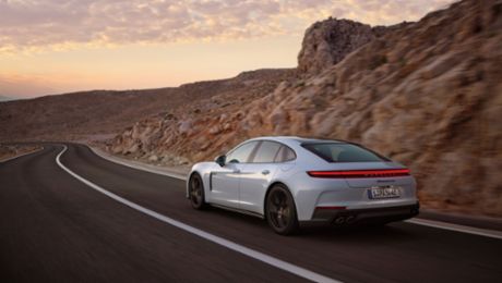 Porsche presents new e-hybrid variants of the Panamera