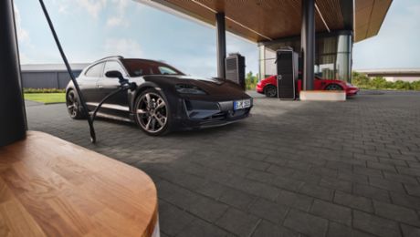 Charging at Porsche: many roads lead to electric power