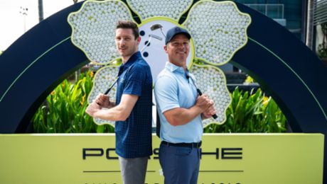 Paul Casey begeistert Kévin Estre mit Golf-Tag bei der Porsche Singapore Classic