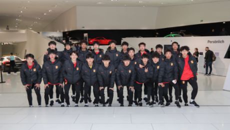Die Porsche Jugendförderung „Turbo für Talente“ unterstützt mit dem VfB Stuttgart die Initiative „Bundesliga Dream“ 