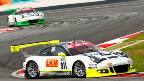 911 GT3 R startet von der Pole-Position