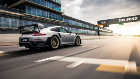 Setting the bar high – 911 GT2 RS around The Bend