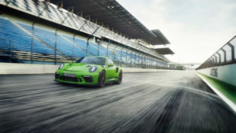 专注于赛车运动：新款保时捷911 GT3 RS