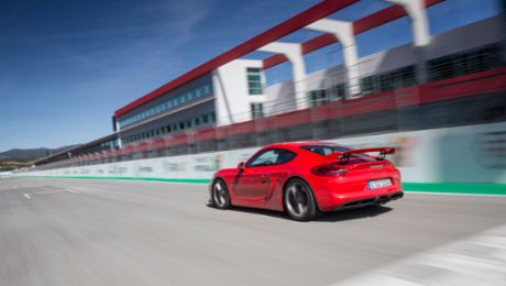 Onto the racetrack with the Cayman GT4