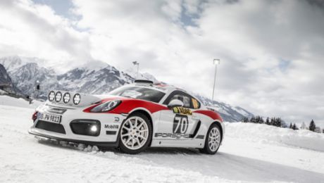 Demofahrt des Porsche Cayman GT4 Rallye auf Schnee und Eis