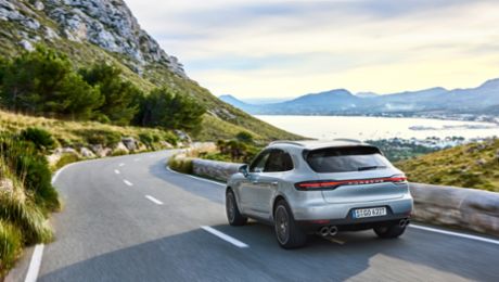 Porsche launches new compact SUV-model the new Macan S