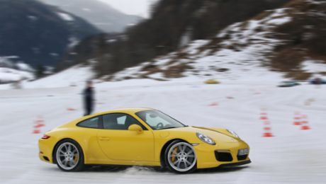 Porsche slalom on ice