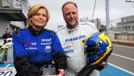 Ministerin Klöckner mit Smudo auf dem Nürburgring 