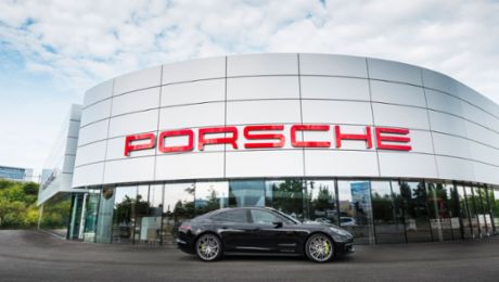 Porsche eröffnet neues Zentrum in Berlin-Adlershof
