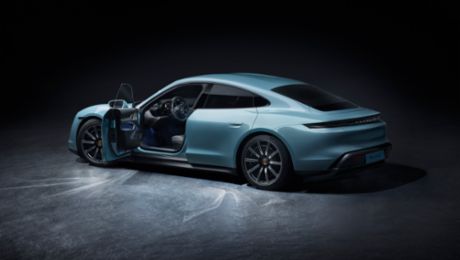 Porsche amplia la gamma delle sue vetture sportive elettriche con la Taycan 4S