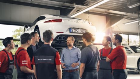 Nouvelle promotion de techniciens en alternance Porsche Institut