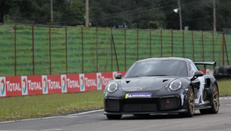 El Porsche 911 GT2 RS establece récord para autos de calle en pista colombiana