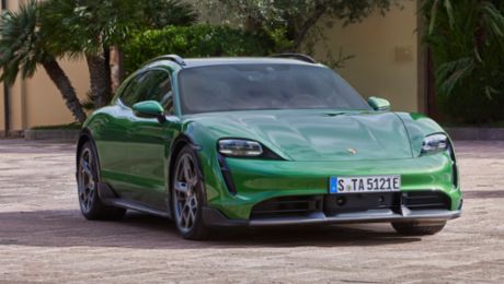 Světová premiéra verze Cross Turismo: všestranný etalon elektrických sportovních vozů