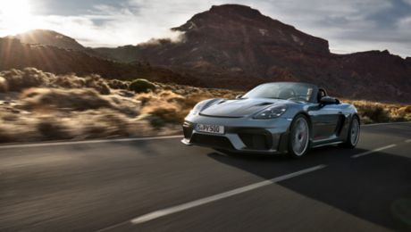 La Porsche 718 Spyder RS è il coronamento della famiglia di vetture a motore centrale