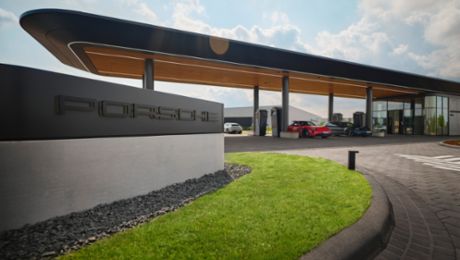 All'avanguardia, sostenibile e di facile accesso: apre la prima Porsche Charging Lounge