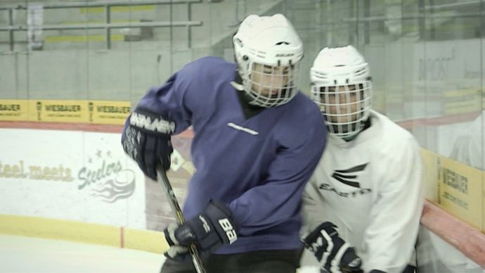 Eishockey Verletzungsprävention Checken, 2021, Porsche AG