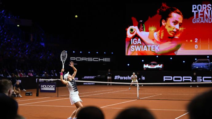 Iga Swiatek (l), Ons Jabeur, Porsche Tennis Grand Prix, 2023, Porsche AG