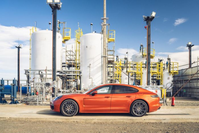 newsroom.porsche.com