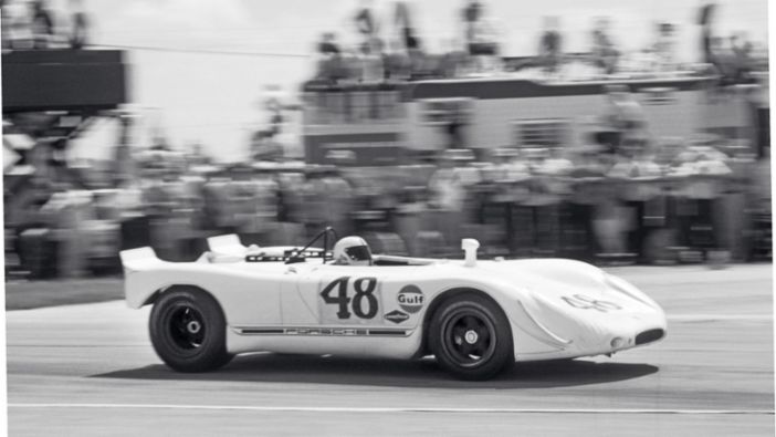 newsroom.porsche.com