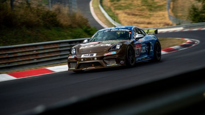 Racing cars with body parts made from renewable raw materials