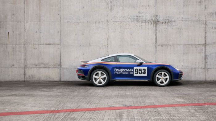 Porsche deslumbra con una pantalla curva inspirada en el deportivo 911