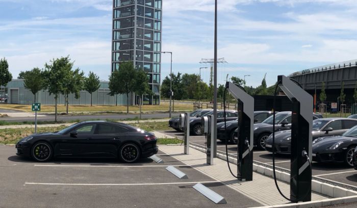 First Porsche fast charging park featuring 800 volt technology connected to the grid Porsche Newsroom