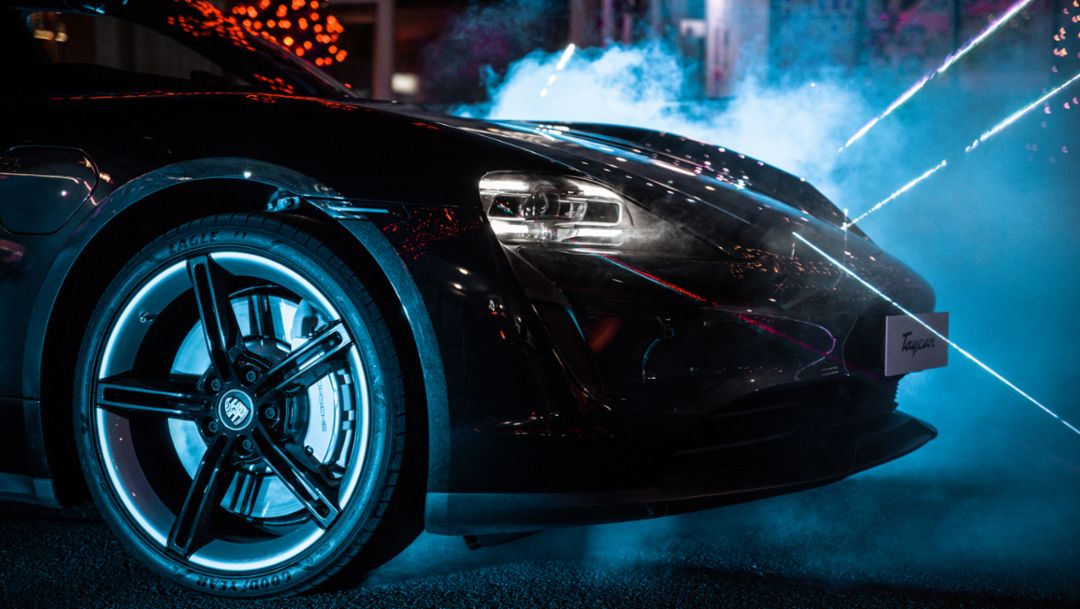 An electrifying performance by the Porsche Taycan