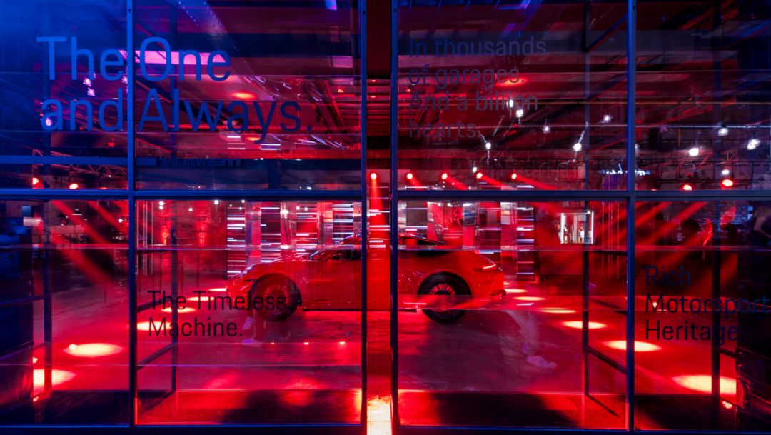 Porsche 911 oslnilo při české premiéře v Praze