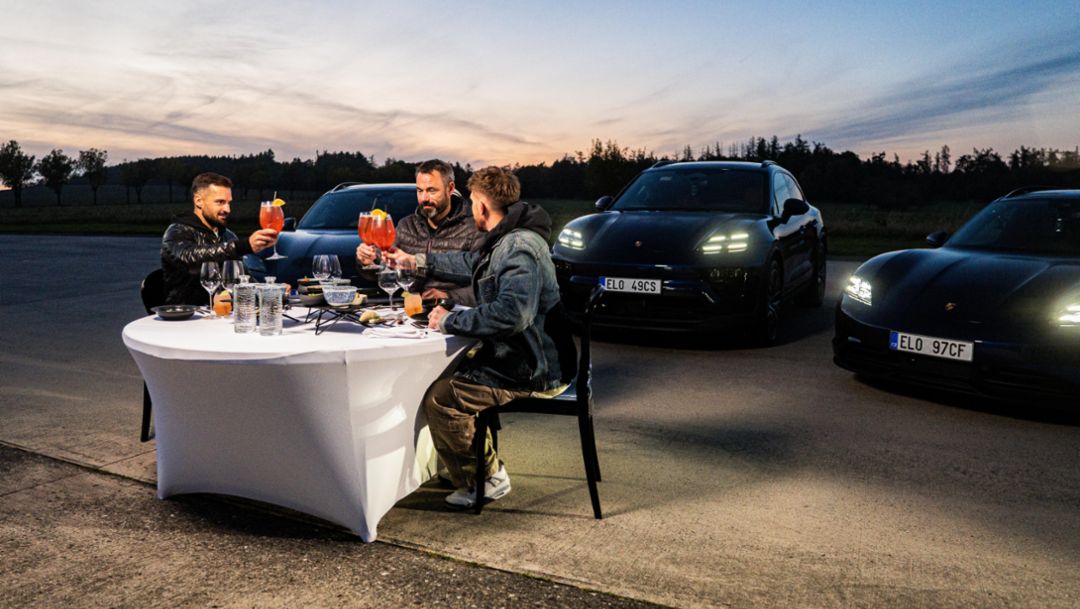Jeden den, tři osobnosti, tři auta: uniktání projekt Porsche & Mafia Records