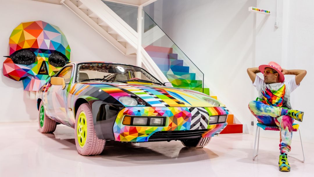 El colorido Porsche 928 del artista Okuda San Miguel
