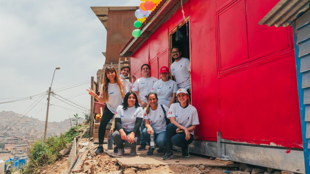 Porsche Perú y TECHO siguen construyendo viviendas en San Juan de Miraflores