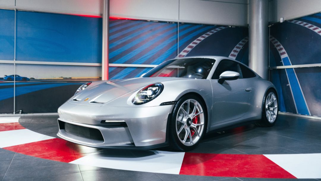 El nuevo Porsche 911 GT3 con paquete Touring es presentado en Perú