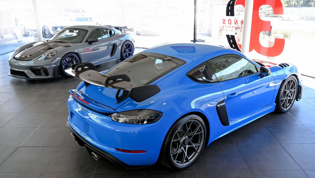 Irracionalmente perfecto: Porsche presenta en Chile el nuevo 718 Cayman GT4 RS