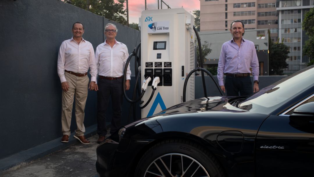 Porsche Center Guatemala instala el primer supercargador para vehículos eléctricos en el país