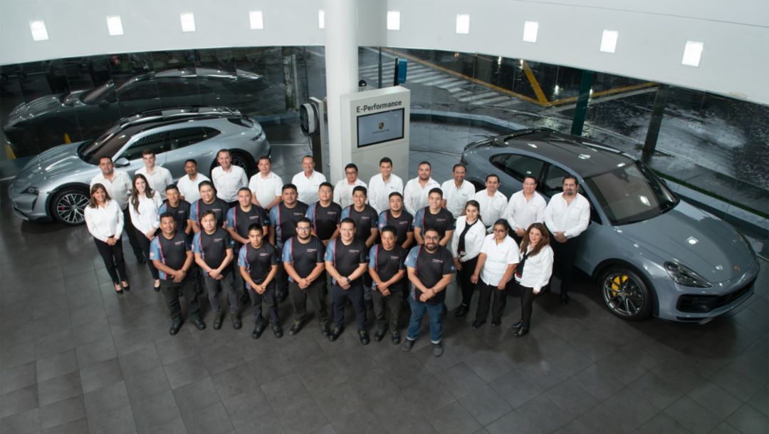 Porsche Latin America reconoce a Grupo Los Tres , con el premio al “Importador del Año 2022”