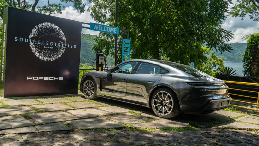 Porsche expande su red de carga eléctrica con nueva estación en el Cardedeu Hotel – Pampa Lago de Coatepeque