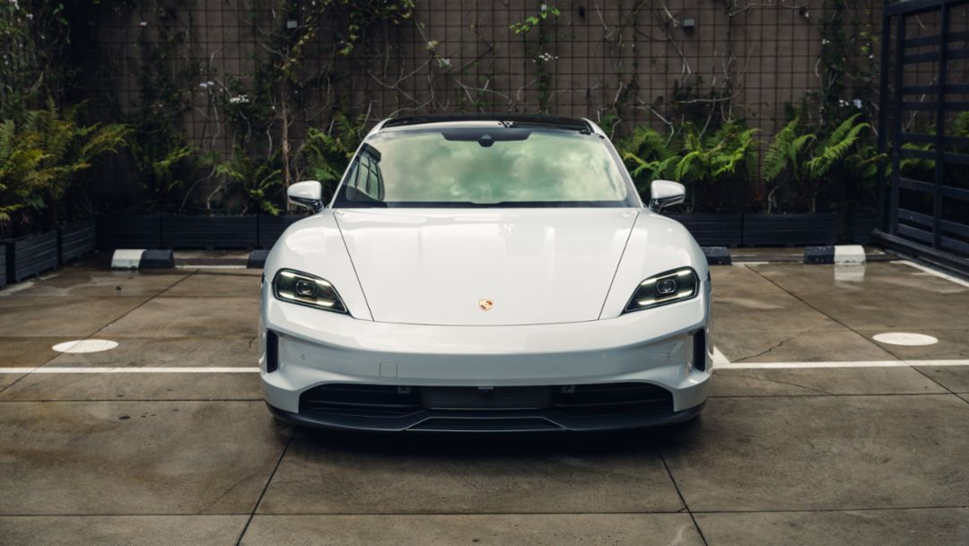 Nueva versión del Porsche Taycan aterriza en Colombia