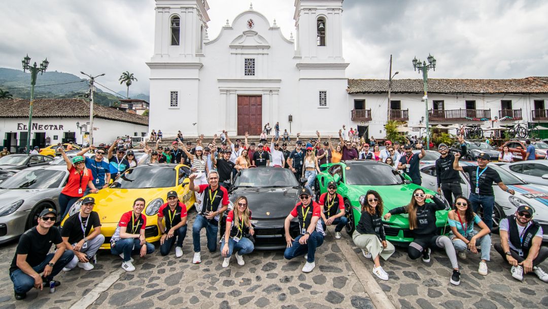 Autoelite, importador oficial de Porsche para Colombia, recibe el premio Importador del Año 2024