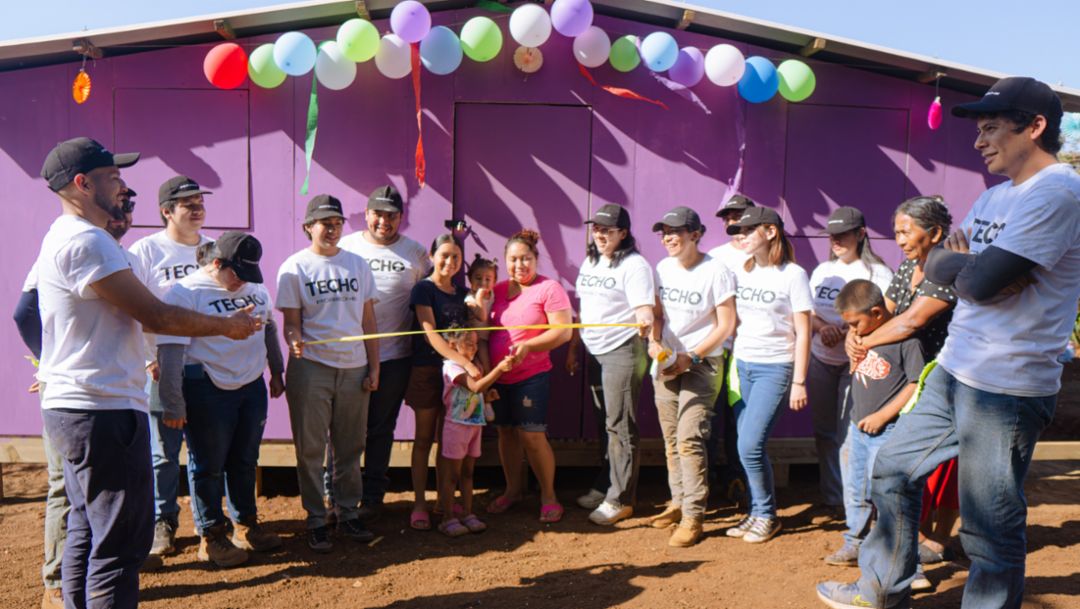 Voluntarios de Porsche El Salvador y TECHO colaboran por el bienestar de comunidades marginadas