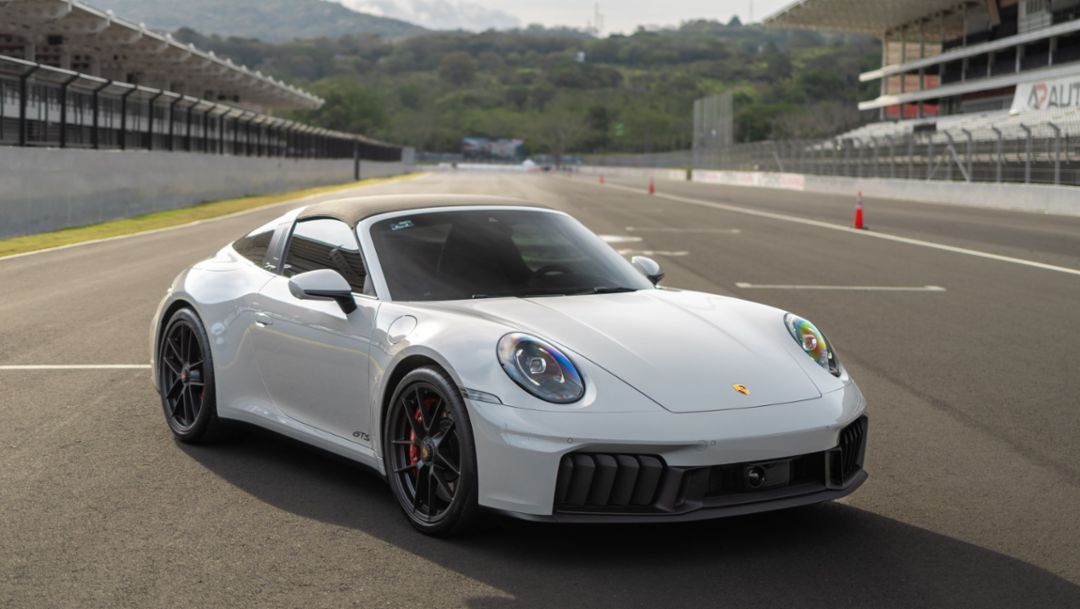 El Nuevo Porsche 911 con tecnología T-Hybrid llega a Panamá