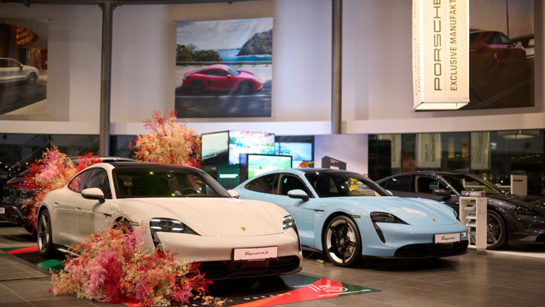  Centrul Porsche București celebrează arta și ziua femeii