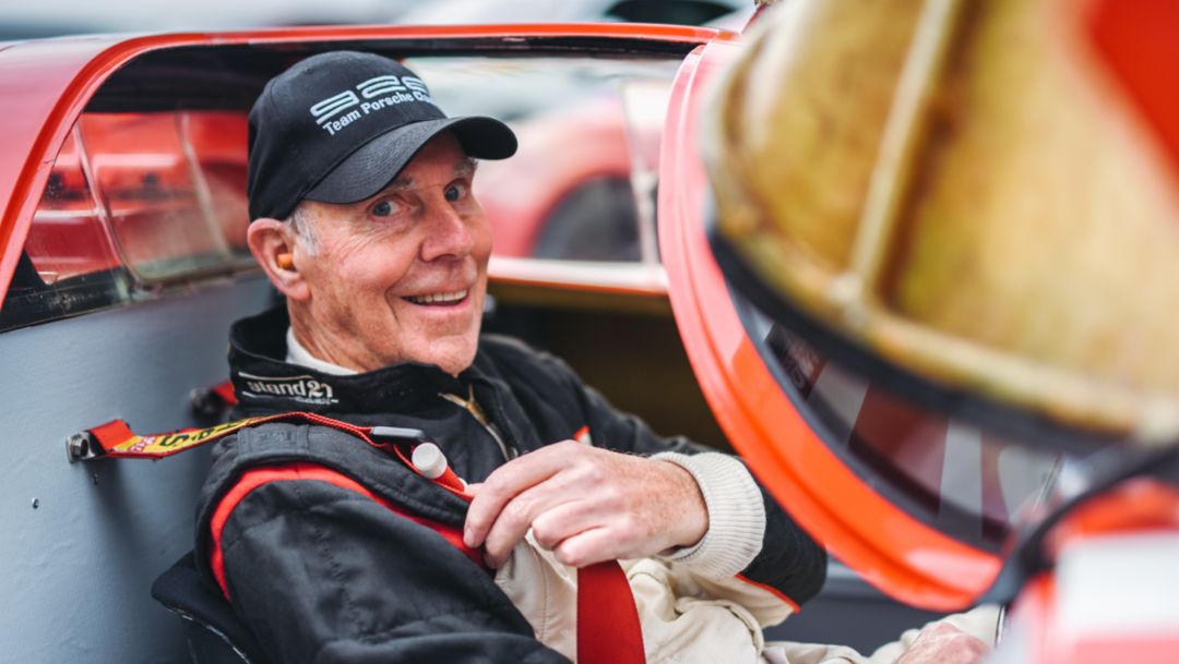 Porsche îl felicită pe Richard Attwood cu ocazia împlinirii a 85 de ani
