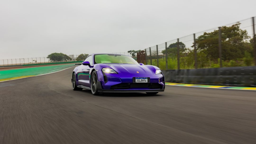 Taycan Turbo GT stabilește un nou record de tur pentru mașinile electrice la Interlagos