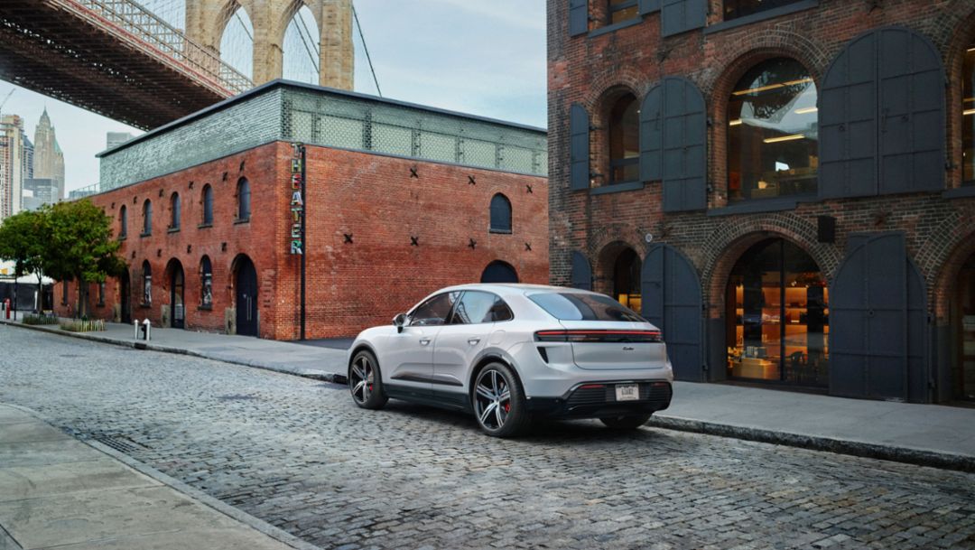 World premiere: Porsche takes the all-electric 2024 Macan to a new level