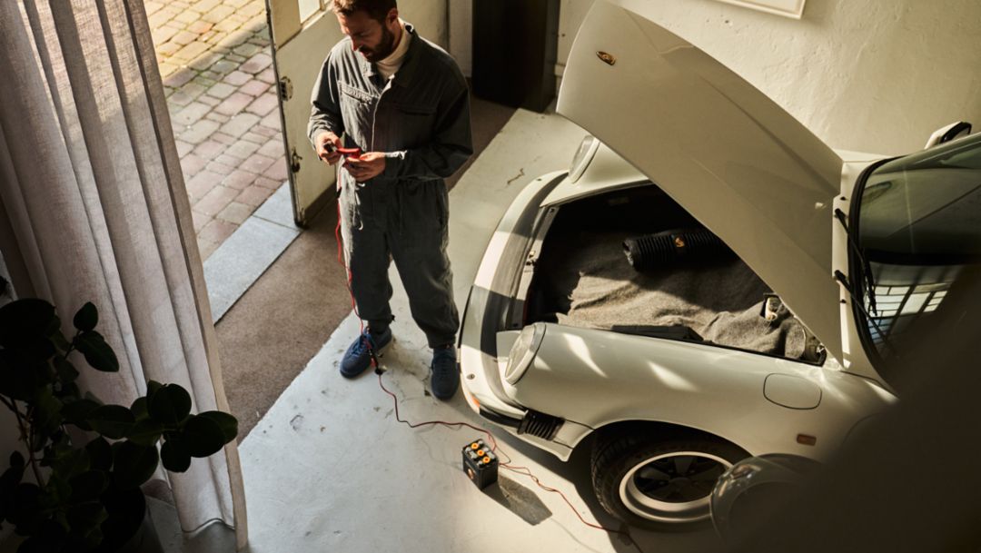 Hibernation doesn't last forever: Porsche Classic Battery Charger